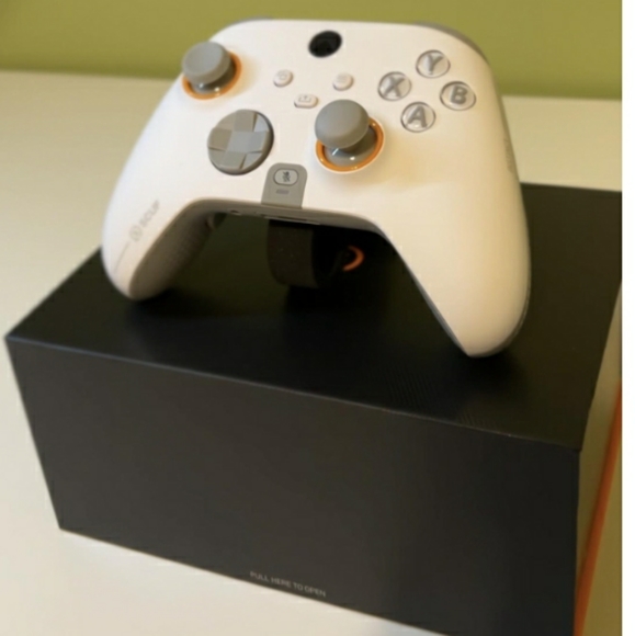 Scuf Xbox Instinct Performance Wireless Gaming Controller - Picture 7 of 9